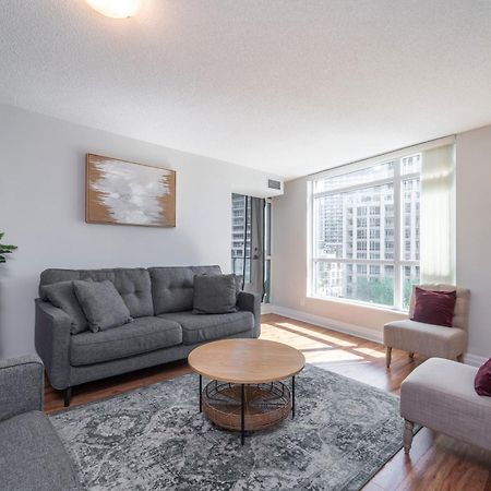 Spacious 2 Bedroom Plus Den, 2 Bath, Sleeps 5 With Balcony And Lakeview Downtown Toronto Condo Exterior photo