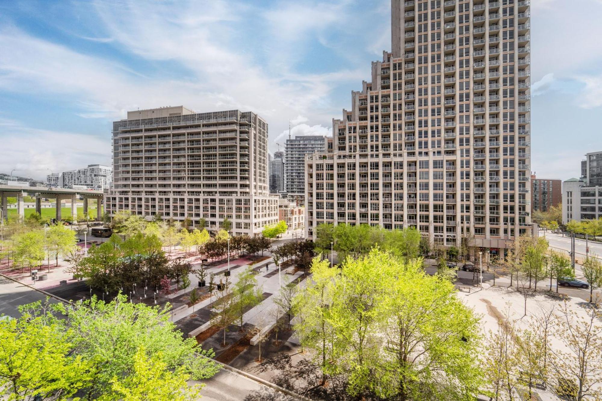 Spacious 2 Bedroom Plus Den, 2 Bath, Sleeps 5 With Balcony And Lakeview Downtown Toronto Condo Exterior photo