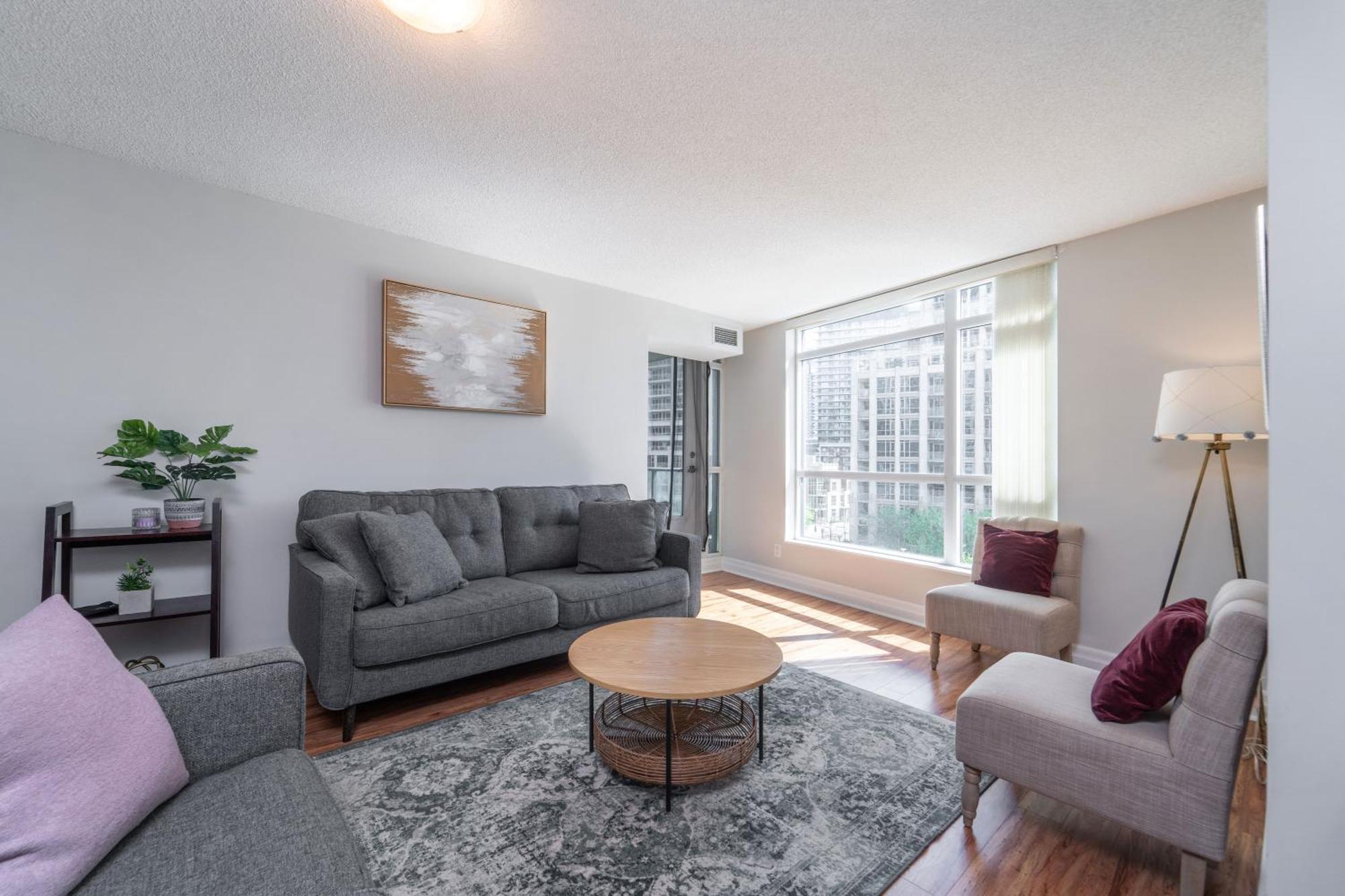 Spacious 2 Bedroom Plus Den, 2 Bath, Sleeps 5 With Balcony And Lakeview Downtown Toronto Condo Exterior photo
