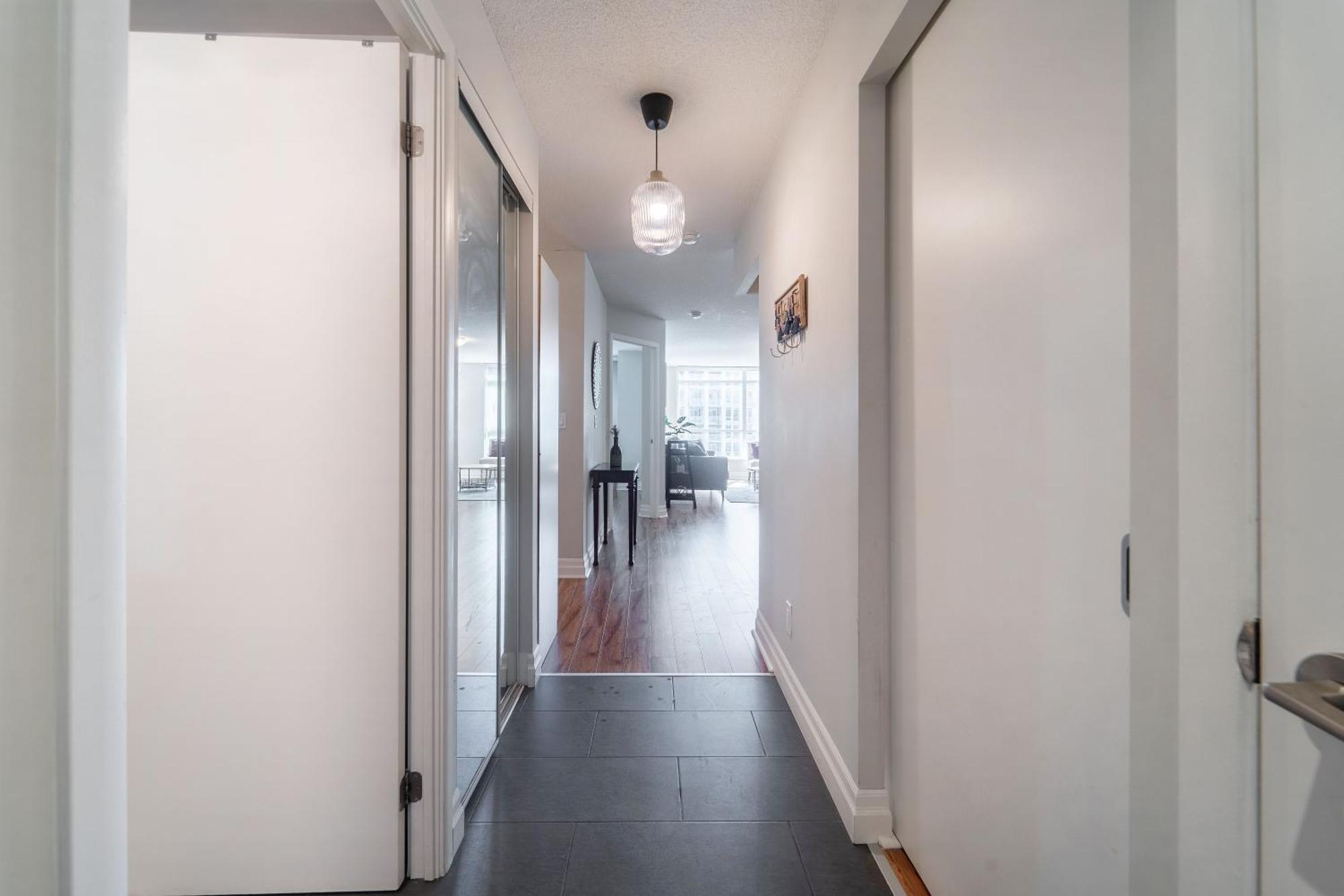 Spacious 2 Bedroom Plus Den, 2 Bath, Sleeps 5 With Balcony And Lakeview Downtown Toronto Condo Exterior photo