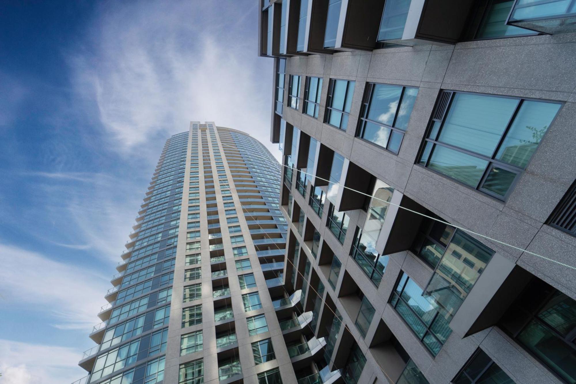Spacious 2 Bedroom Plus Den, 2 Bath, Sleeps 5 With Balcony And Lakeview Downtown Toronto Condo Exterior photo